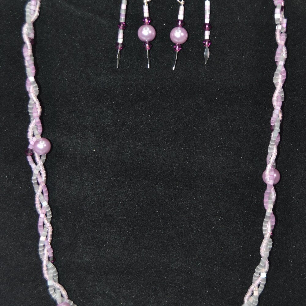 Purple 16-inch necklace w/earrings